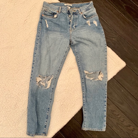 Forever 21 Denim - Forever 21 mom jeans ripped knee size 27